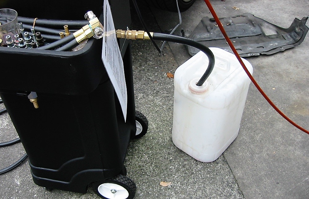 Z32ATFのフラッシング＆交換風景