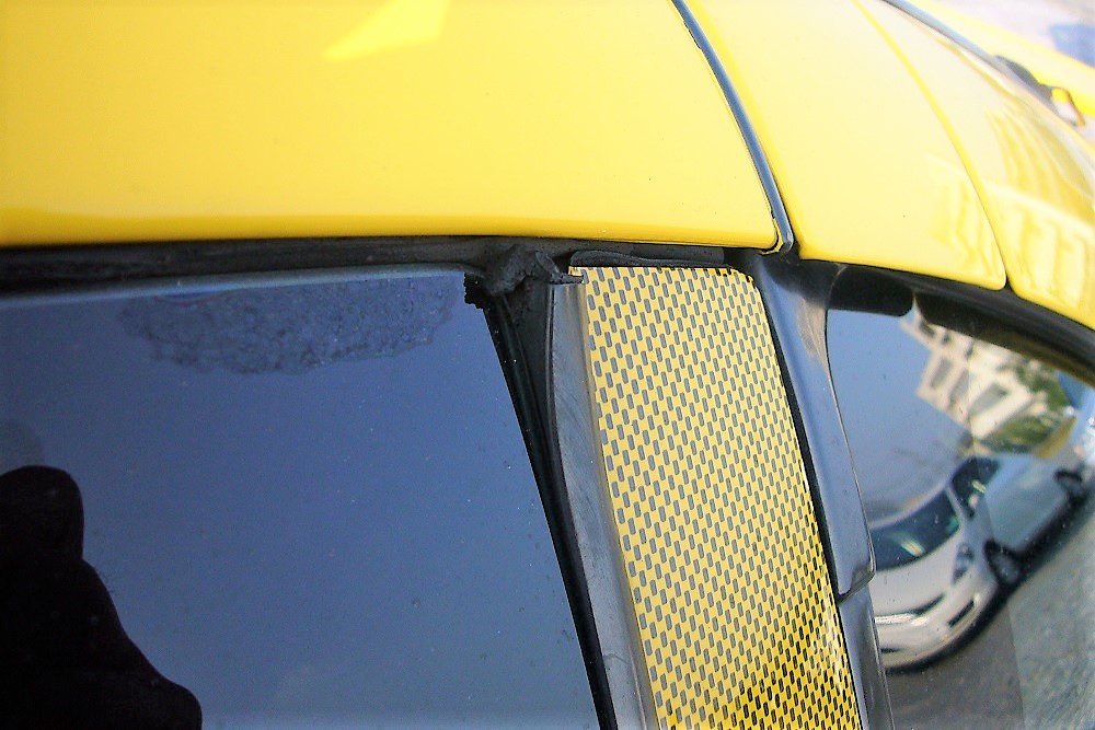 Z32ドアウェザーストリップの劣化状況