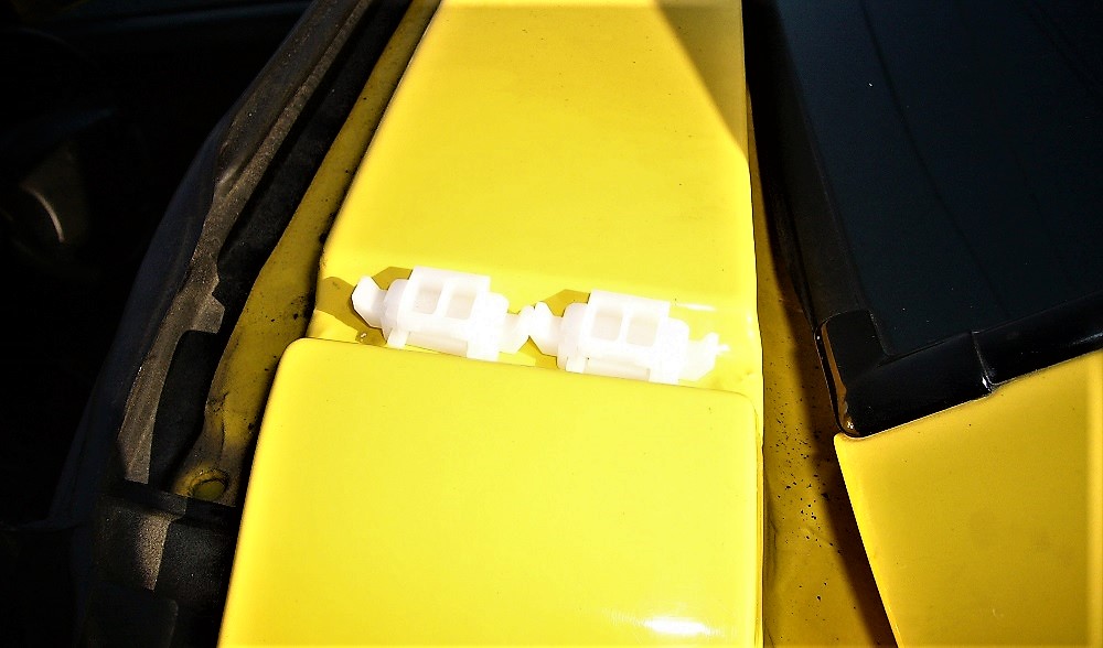 Z32ルーフサイドモールのクリップ