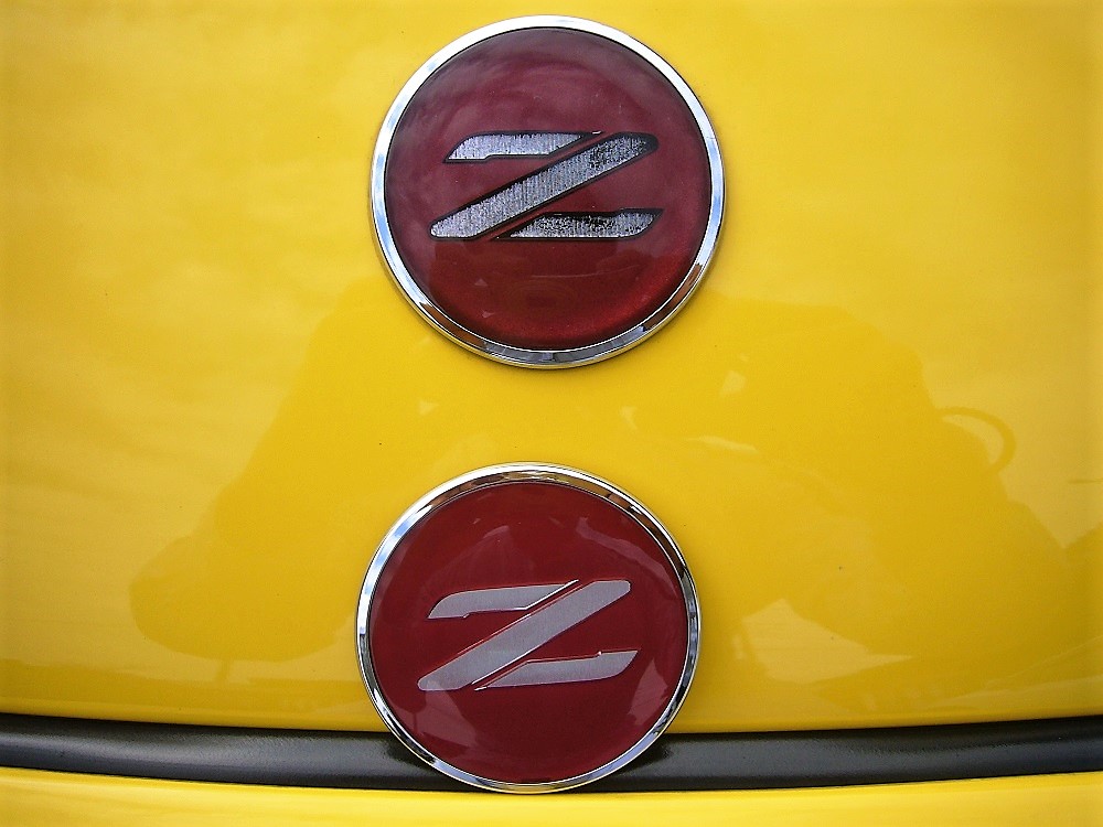 Z32フロントエンブレムの交換