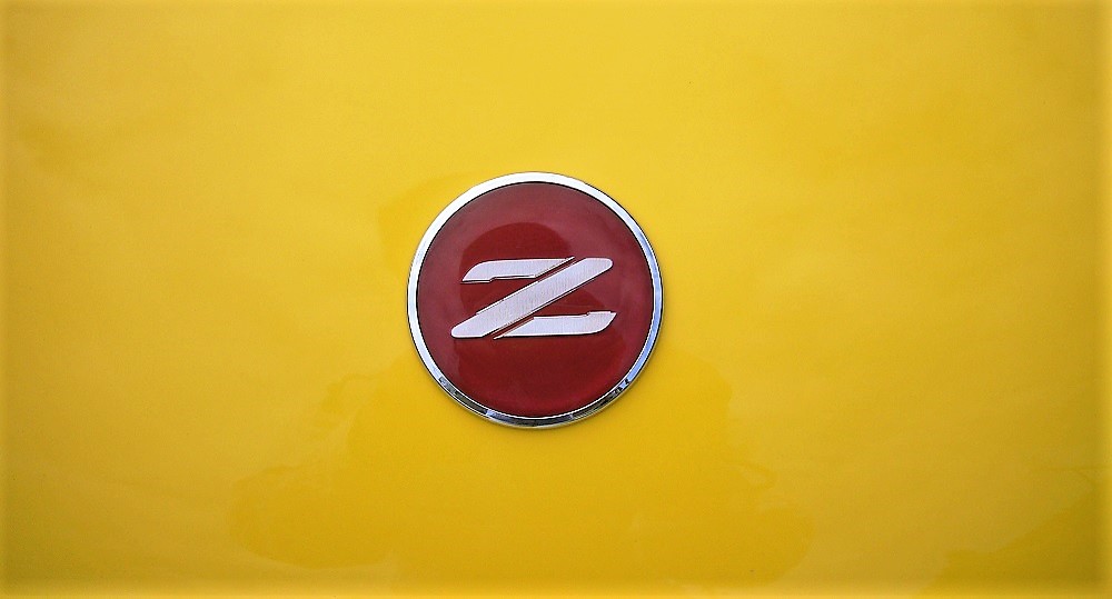 Z32フロントエンブレムの交換