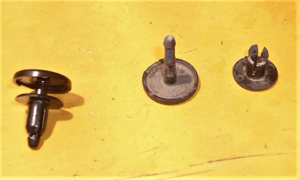 Z32ボンネットヒンジカバー