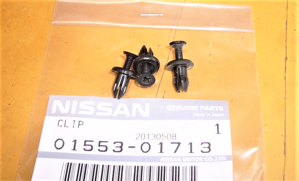 Z32リアハッチモールクリップ