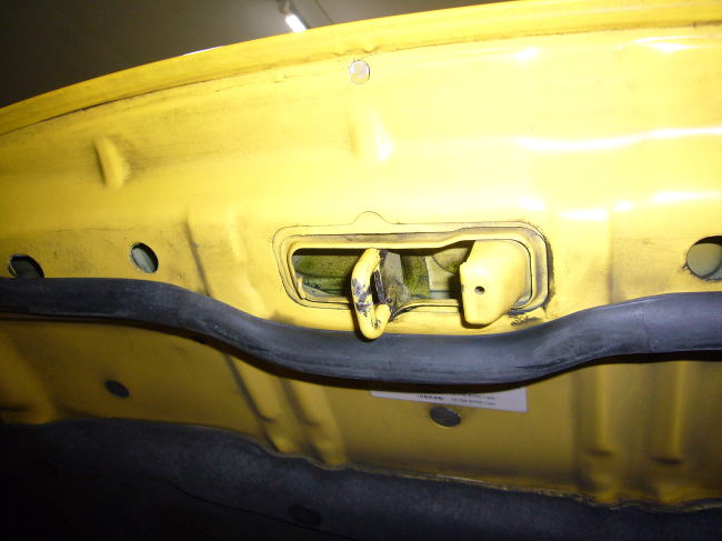 Z32フードロックの清掃（ボンネット）