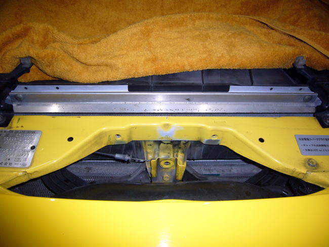 Z32フードロックの清掃（ボンネット）