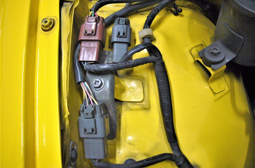 Z32フード（ボンネット）ステーの耐熱塗装