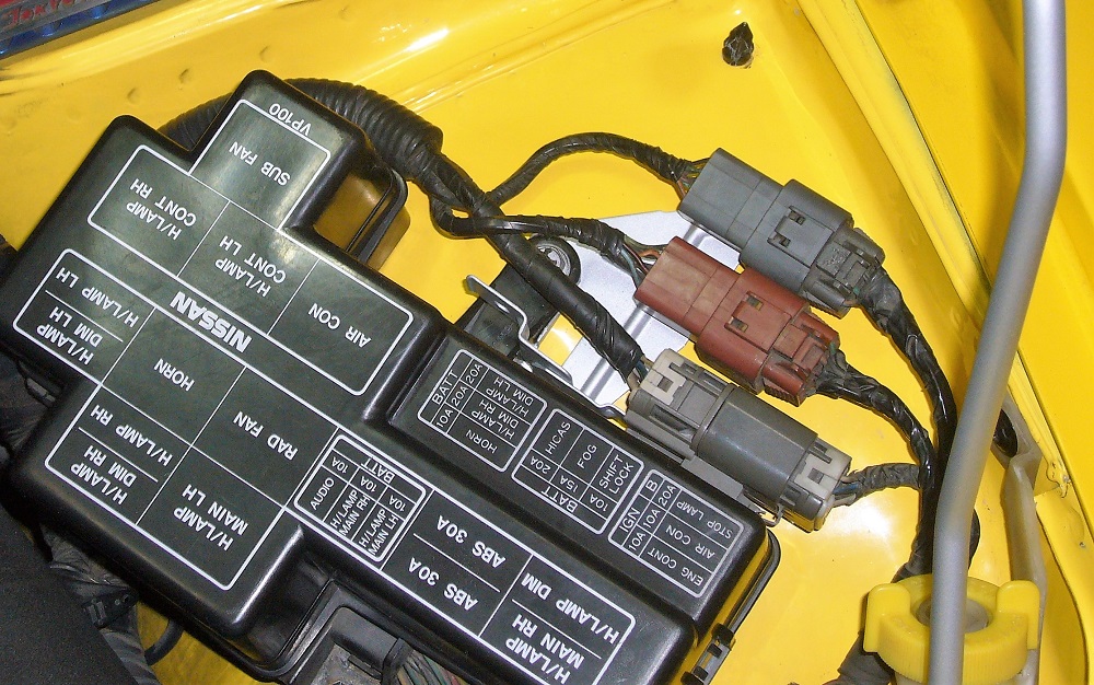 Z32フード（ボンネット）ステーの耐熱塗装