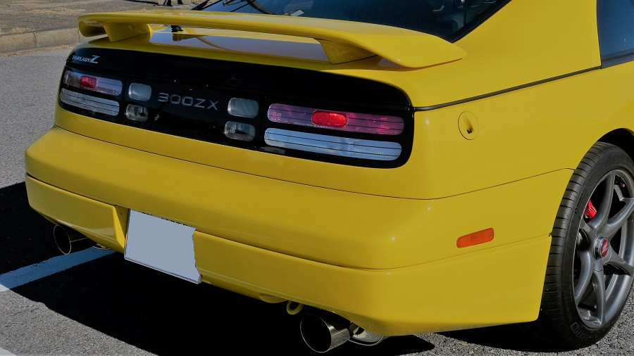 Z32トラストグレイサーリアバンパー