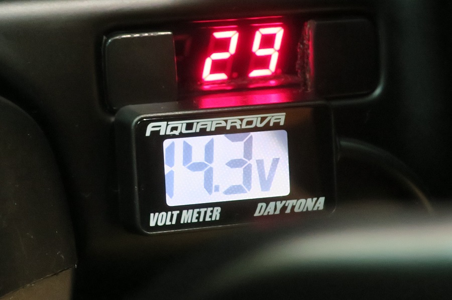 Z32DAYTONAアクアプローバコンパクトボルトメーター